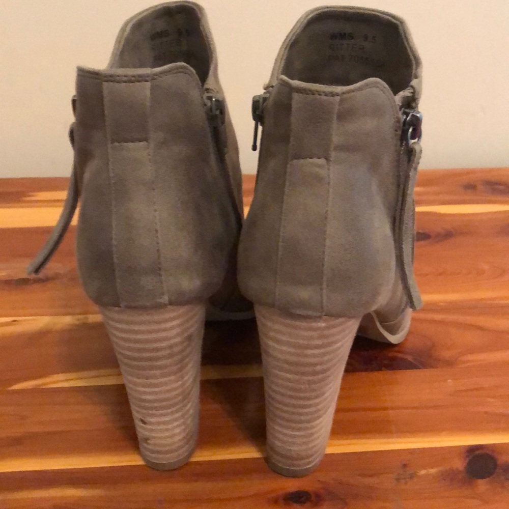 Tan Bootie 9.5 By Report Side Sip Euc - image 3